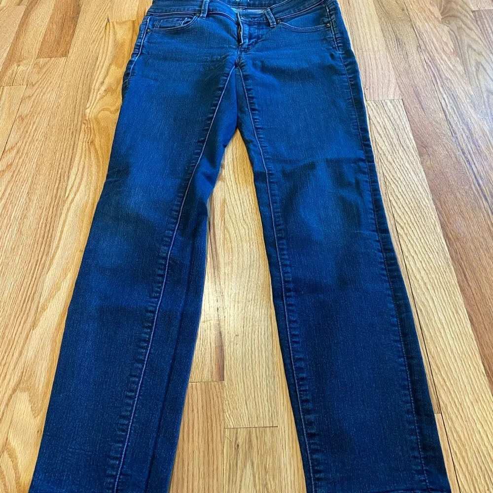 Ann Taylor Loft dark wash skinny jeans 26/2Petite‎